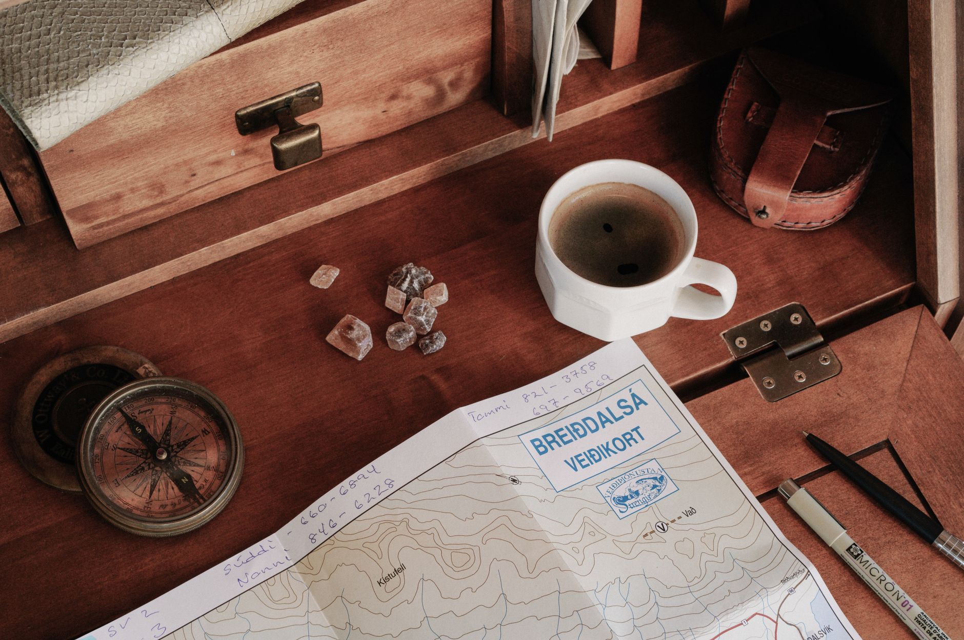 Custom route mapping desk